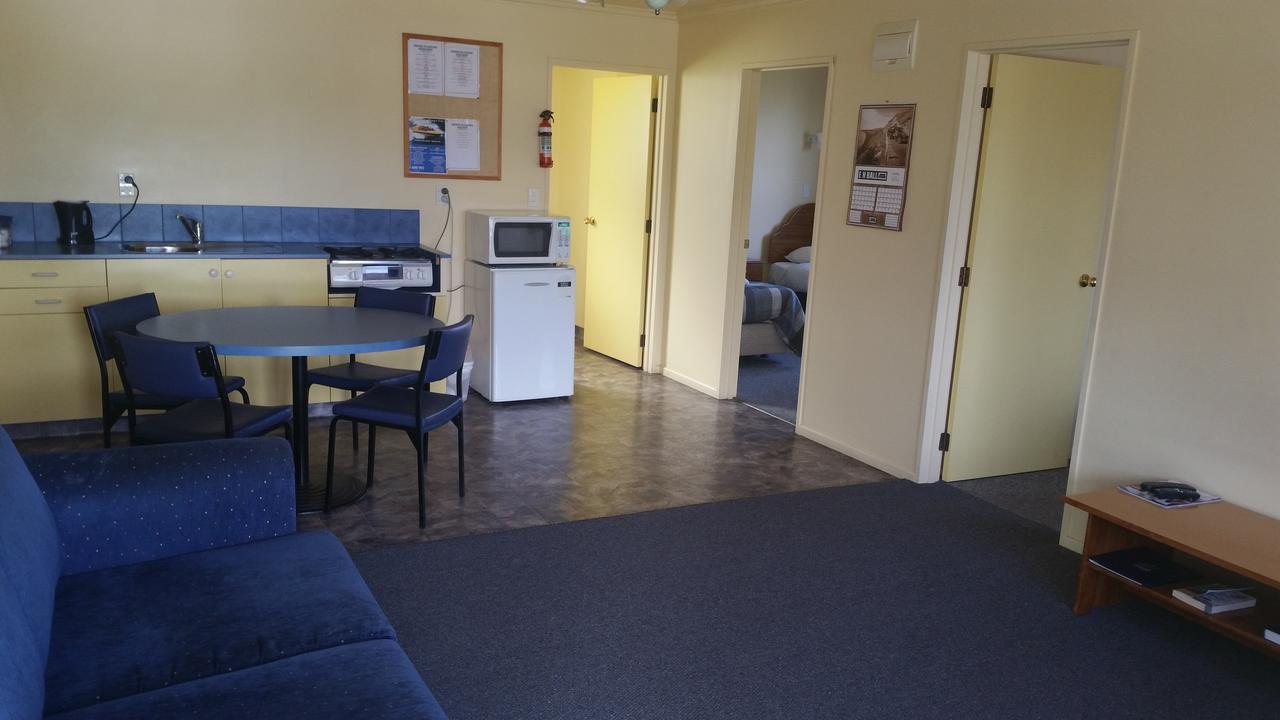 Tui Base Camp Hotel Tuatapere Luaran gambar